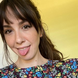 Yarrow naked before webcam in live porn chat
