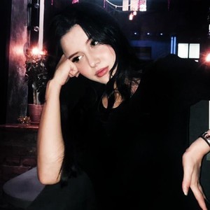 Yasyawindorf naked before webcam in live porn chat
