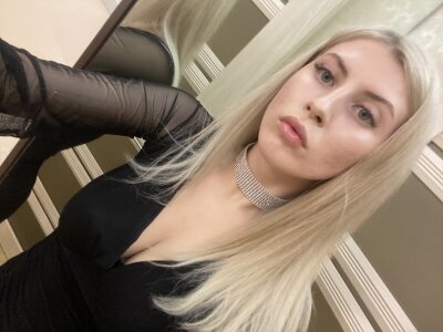 YUMI_Jes naked stripping on cam for live sex video chat
