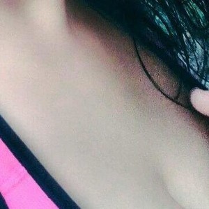 Yummymotions naked before webcam in live porn chat