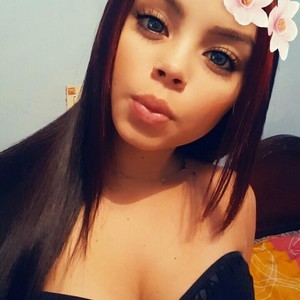 Zatiemoree naked before webcam in live porn chat