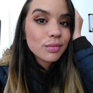 Agathaross naked before webcam in live porn chat