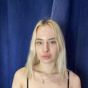 AikoDereni naked before webcam in live porn chat