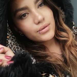 Anaastasia_ naked before webcam in live porn chat