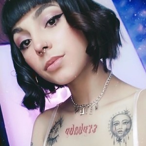 Angelsiinner naked before webcam in live porn chat