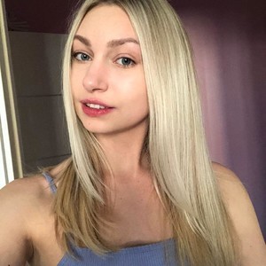 AnnyPurr naked before webcam in live porn chat
