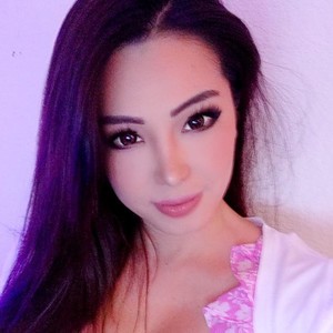 Apple__ naked before webcam in live porn chat
