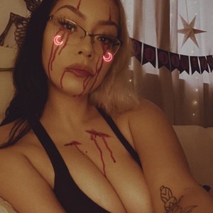 Ariesvenus naked before webcam in live porn chat