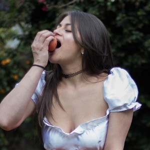 Auris_ naked before webcam in live porn chat