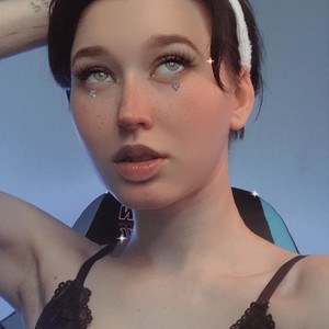 BarbraBarnt naked before webcam in live porn chat