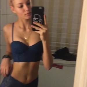 Brightbeam_ naked before webcam in live porn chat