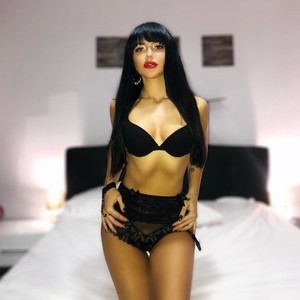 CassyMoretti naked before webcam in live porn chat