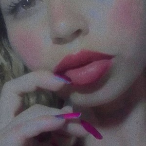 Cataleya_18 naked before webcam in live porn chat