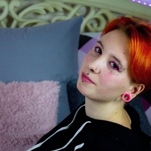 ChloeAxel naked before webcam in live porn chat