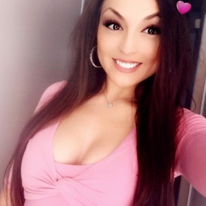Ciarra naked before webcam in live porn chat