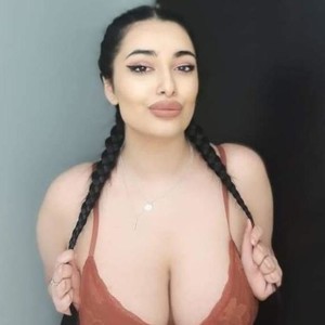 CurvyT33n naked before webcam in live porn chat