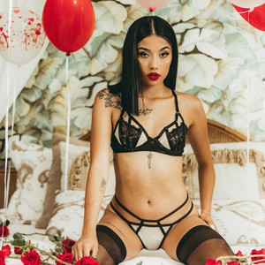 Deborah_scott naked before webcam in live porn chat