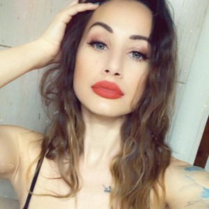 ErikasMagic naked before webcam in live porn chat
