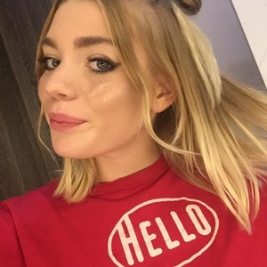 Esther_Ex naked before webcam in live porn chat