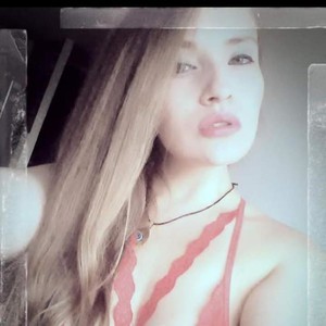 Exoticuteeyes naked before webcam in live porn chat