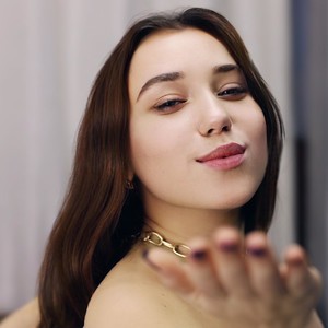 FoxyFaith naked before webcam in live porn chat