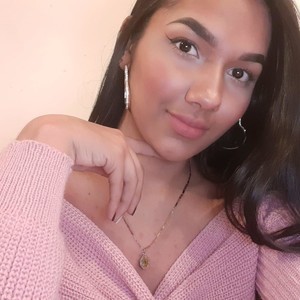 Gaby_girl naked before webcam in live porn chat