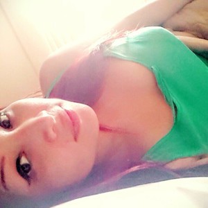 Gia_Zarella naked before webcam in live porn chat