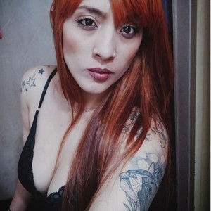 Golden_candy naked before webcam in live porn chat