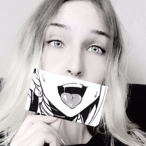 Gracy_White naked before webcam in live porn chat