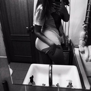 Hayli2 naked before webcam in live porn chat