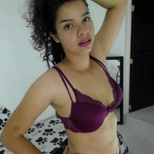 Jadeeiffel naked before webcam in live porn chat