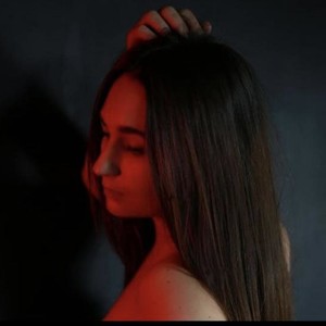 Jenainlove naked before webcam in live porn chat