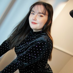 JULIE_FUN naked before webcam in live porn chat