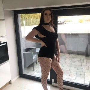 JulietHot naked before webcam in live porn chat