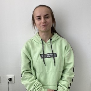KarenClapton naked before webcam in live porn chat
