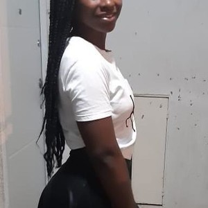 Kenialover naked before webcam in live porn chat