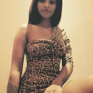 KinkyIndianX naked before webcam in live porn chat