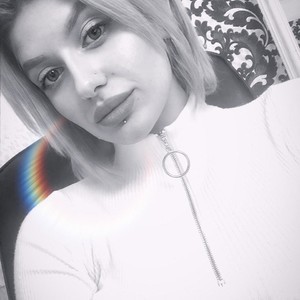 KittyLands naked before webcam in live porn chat