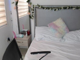 kylie-98 naked Live Sex Chat Room