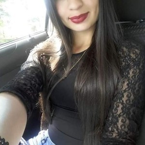 Kylie_fire naked before webcam in live porn chat
