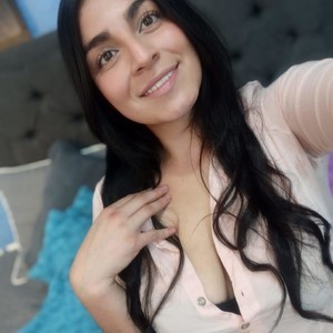 Leah_parker naked before webcam in live porn chat