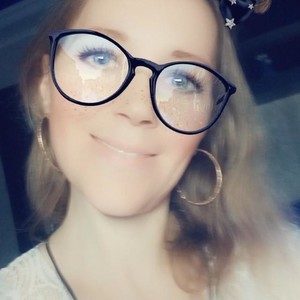 Lena_nice naked before webcam in live porn chat