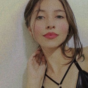 Leslie_pepper naked before webcam in live porn chat