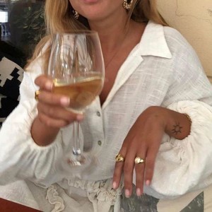 Linda_Gii naked before webcam in live porn chat