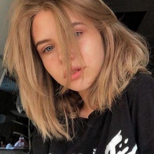 Lizaa_ naked before webcam in live porn chat