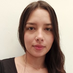 Lunita_31 naked before webcam in live porn chat