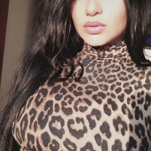 Mapis_hot naked before webcam in live porn chat