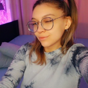MelissaFoster naked before webcam in live porn chat
