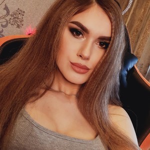 mia62 naked before webcam in live porn chat