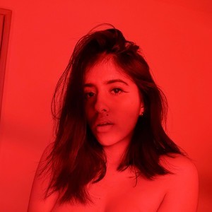 Miia____ naked before webcam in live porn chat